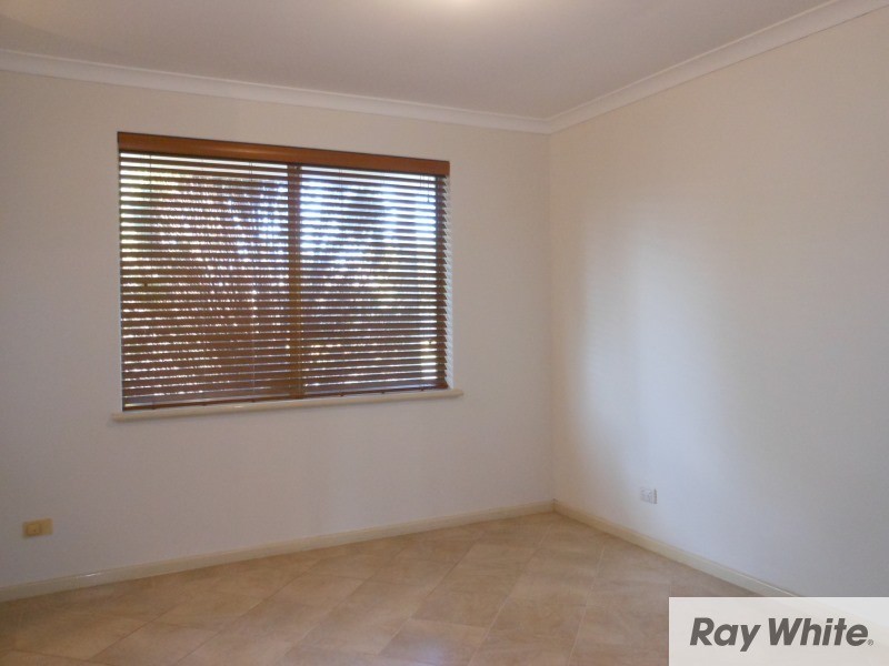 252 Wharf Street, Queens Park WA 6107