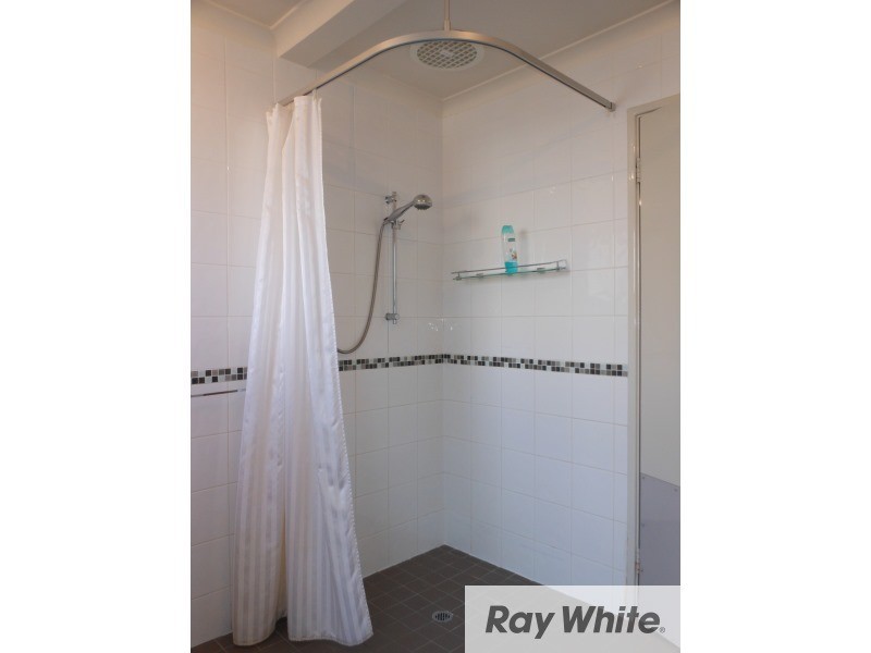 252 Wharf Street, Queens Park WA 6107