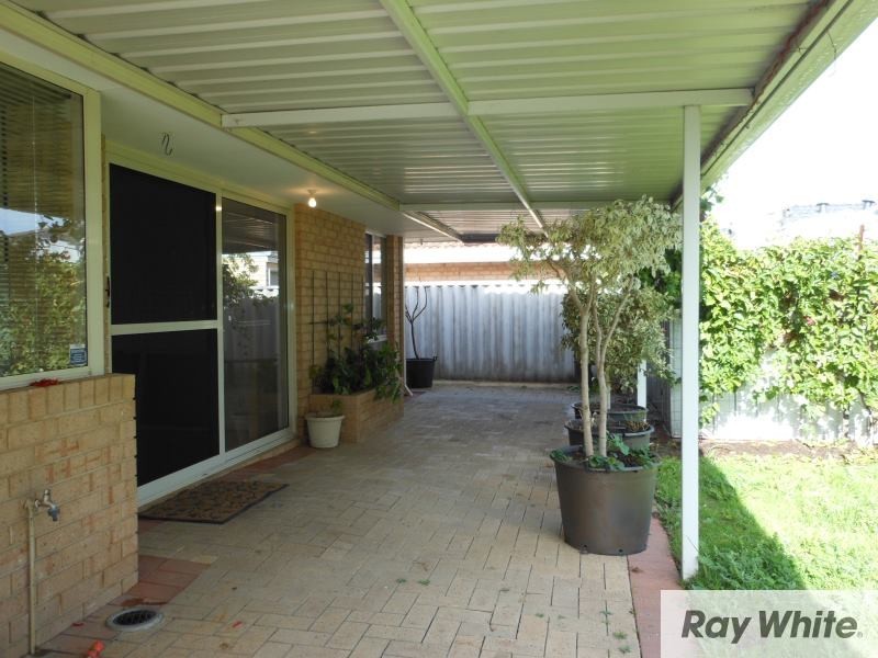 252 Wharf Street, Queens Park WA 6107