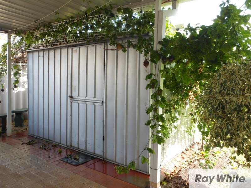 252 Wharf Street, Queens Park WA 6107