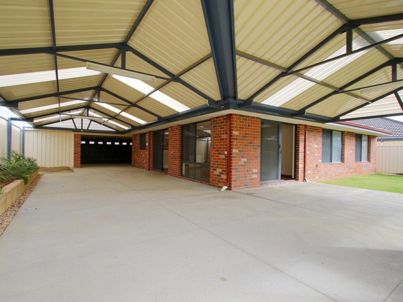 111 Fruit Tree Crescent, Forrestfield WA 6058