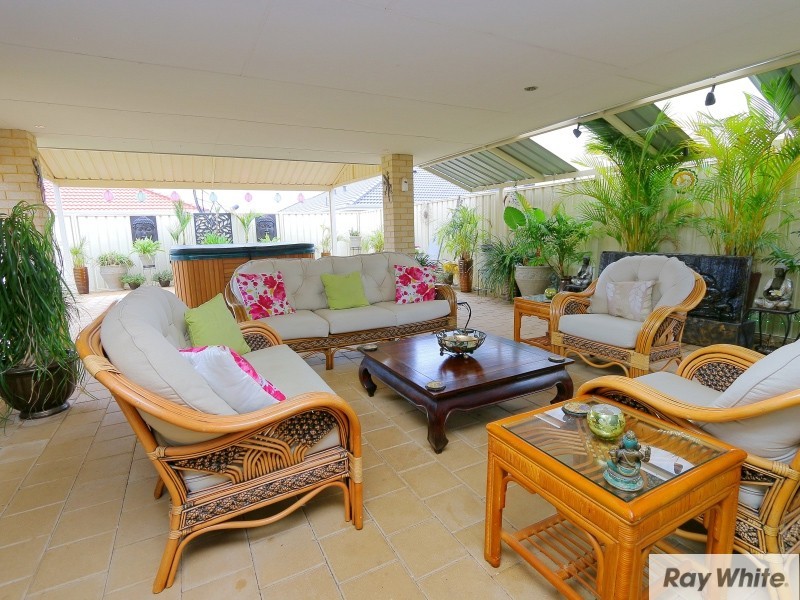 22 Lenihan Corner, Wattle Grove WA 6107