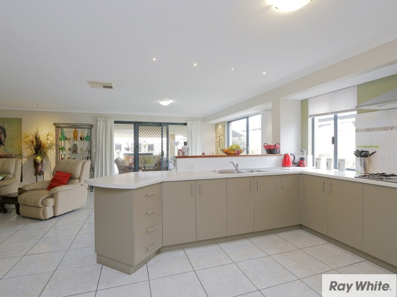 22 Lenihan Corner, Wattle Grove WA 6107