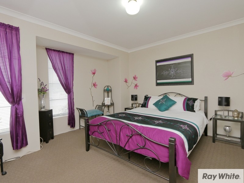 22 Lenihan Corner, Wattle Grove WA 6107