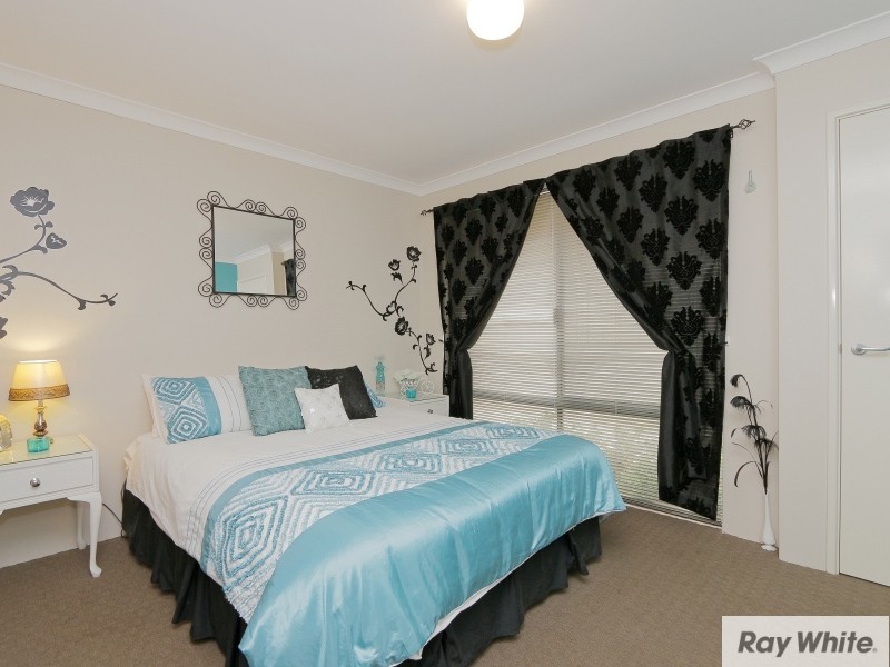 22 Lenihan Corner, Wattle Grove WA 6107