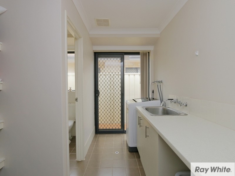 22 Lenihan Corner, Wattle Grove WA 6107