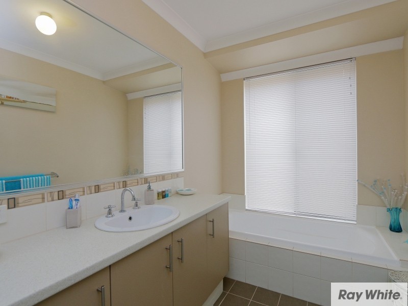 22 Lenihan Corner, Wattle Grove WA 6107