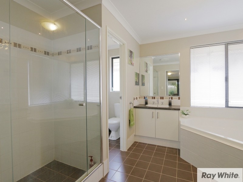 22 Lenihan Corner, Wattle Grove WA 6107