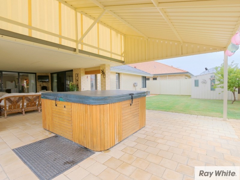 22 Lenihan Corner, Wattle Grove WA 6107