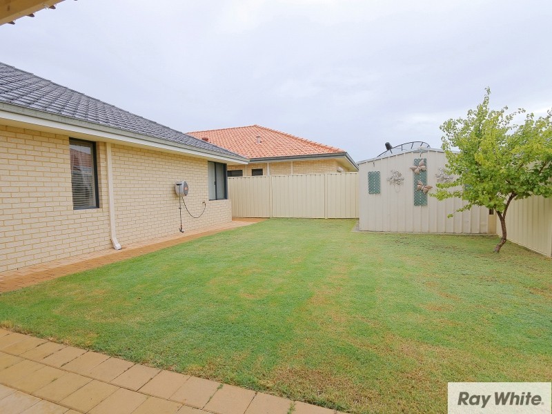 22 Lenihan Corner, Wattle Grove WA 6107