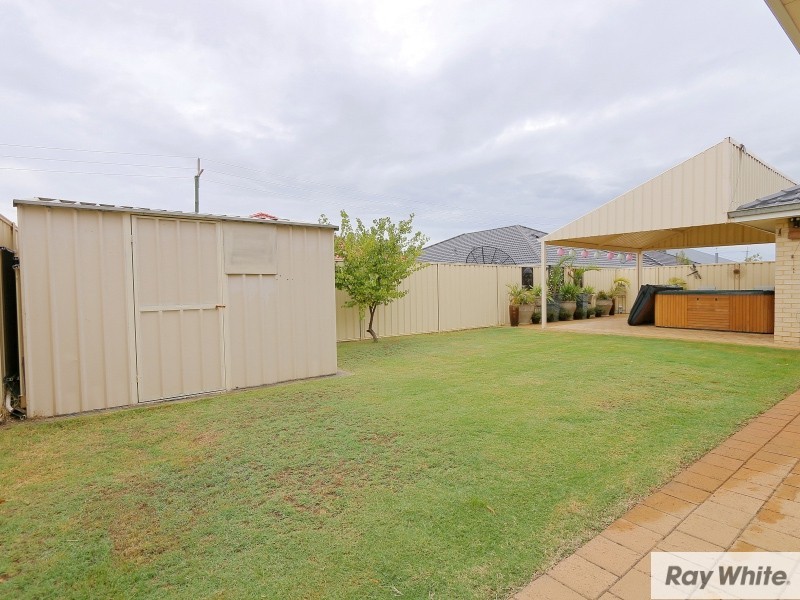 22 Lenihan Corner, Wattle Grove WA 6107