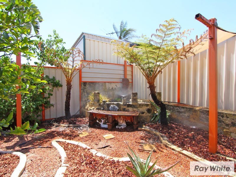 84 Thomas Street, Queens Park WA 6107