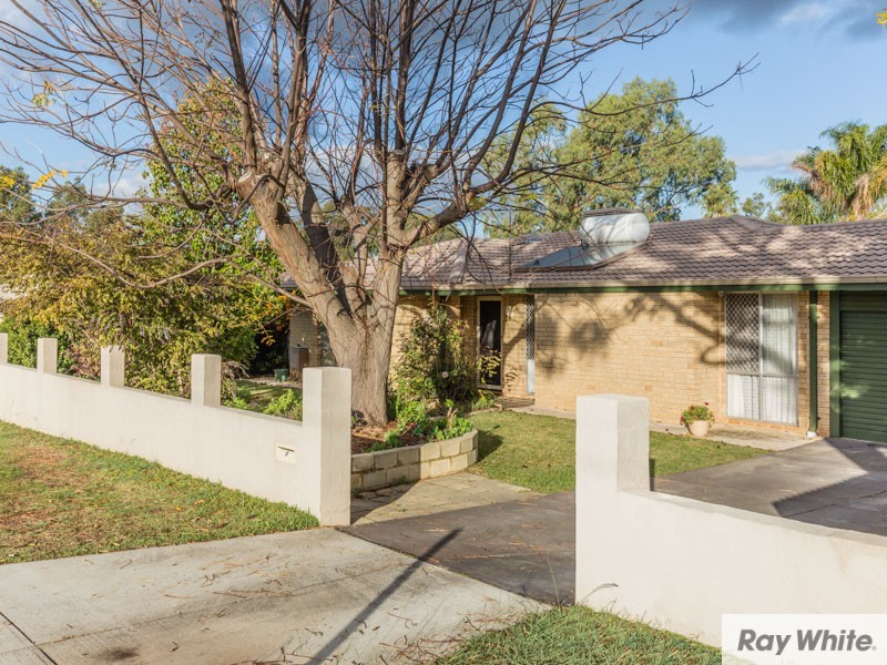 6 Banksia Road, Camillo WA 6111