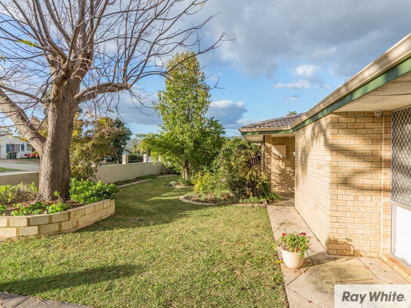 6 Banksia Road, Camillo WA 6111