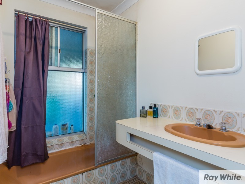 6 Banksia Road, Camillo WA 6111