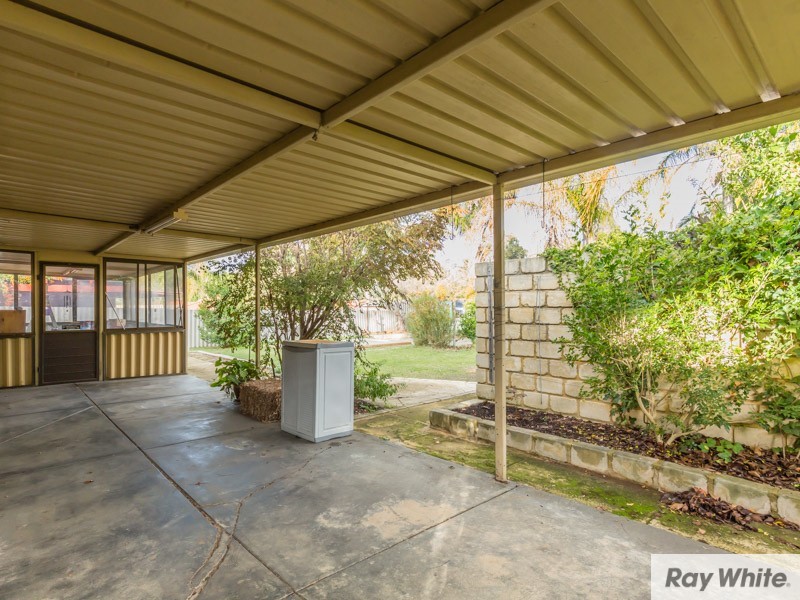 6 Banksia Road, Camillo WA 6111