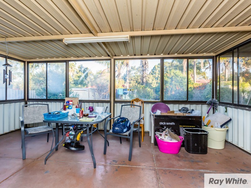 6 Banksia Road, Camillo WA 6111