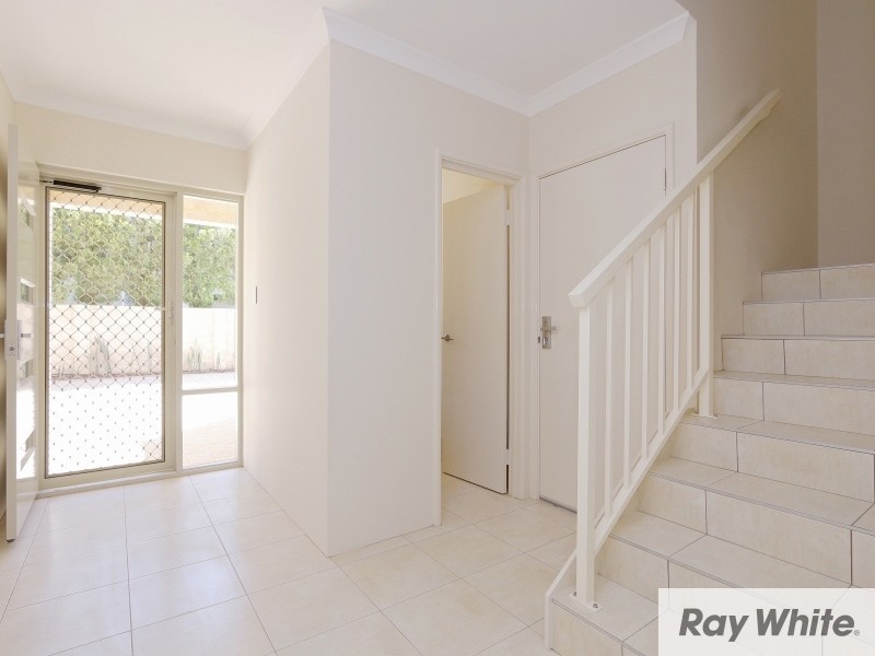 2/3 Civic Gardens, Cannington WA 6107