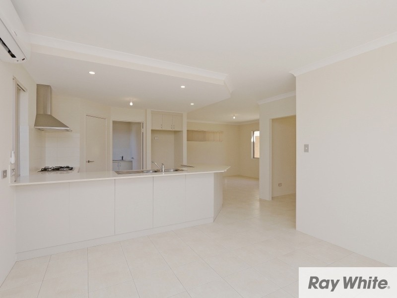 2/3 Civic Gardens, Cannington WA 6107
