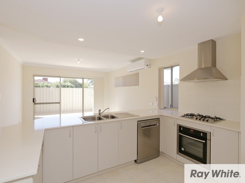 2/3 Civic Gardens, Cannington WA 6107