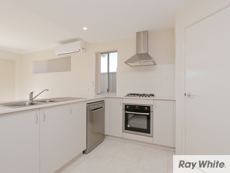 2/3 Civic Gardens, Cannington WA 6107