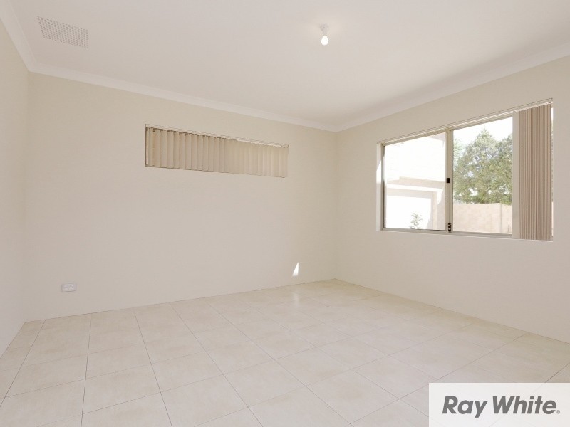 2/3 Civic Gardens, Cannington WA 6107