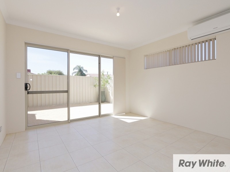 2/3 Civic Gardens, Cannington WA 6107