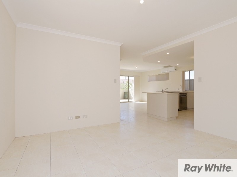 2/3 Civic Gardens, Cannington WA 6107