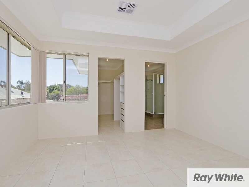 2/3 Civic Gardens, Cannington WA 6107