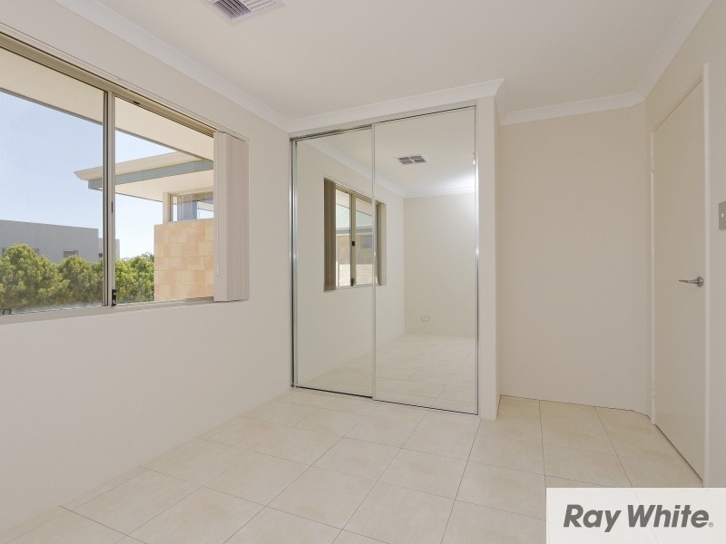 2/3 Civic Gardens, Cannington WA 6107
