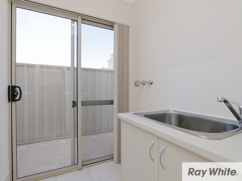 2/3 Civic Gardens, Cannington WA 6107