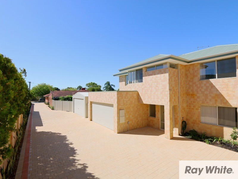 2/3 Civic Gardens, Cannington WA 6107