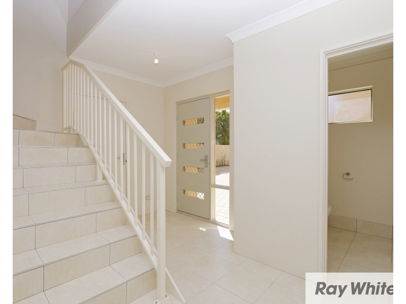 3B Civic Gardens, Cannington WA 6107