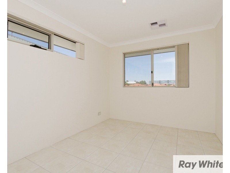 3B Civic Gardens, Cannington WA 6107