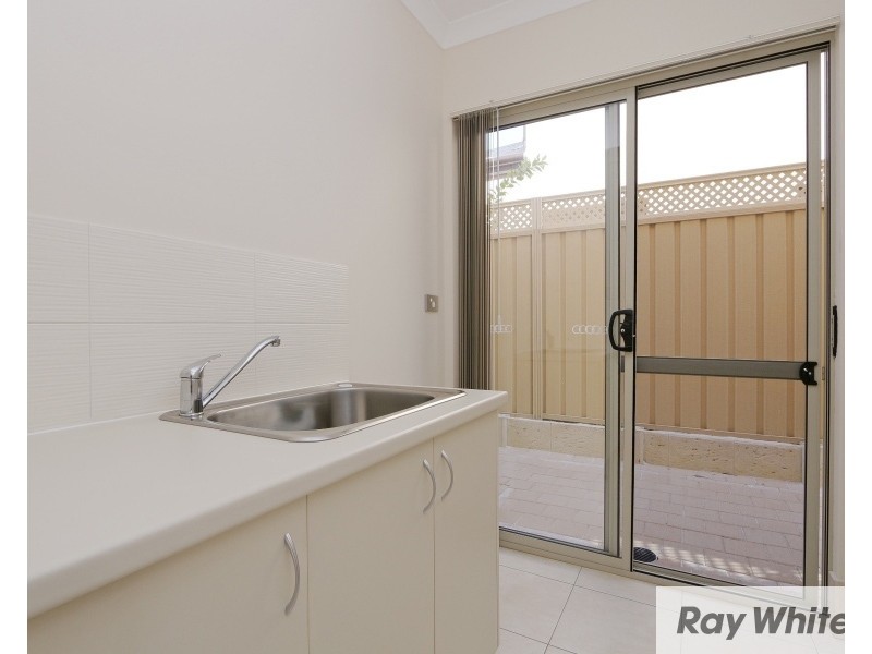 3B Civic Gardens, Cannington WA 6107