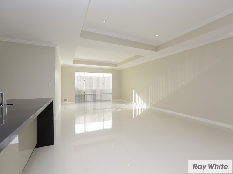 2/221 William Street, Beckenham WA 6107