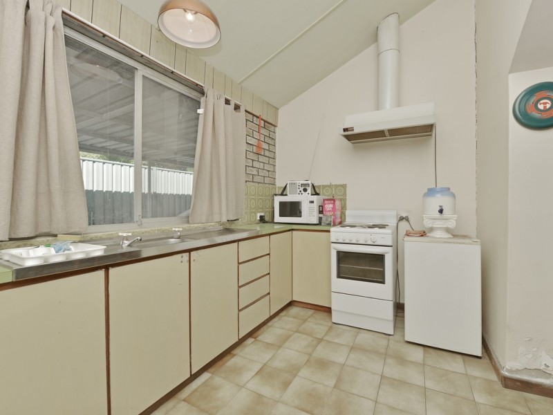 21 Station St, Cannington WA 6107