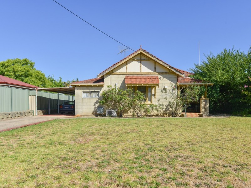 21 Station St, Cannington WA 6107