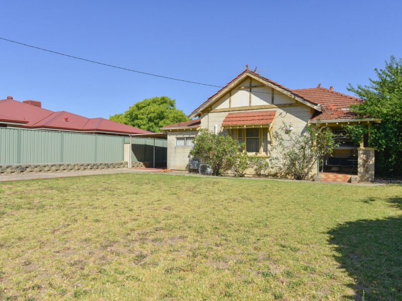 21 Station St, Cannington WA 6107