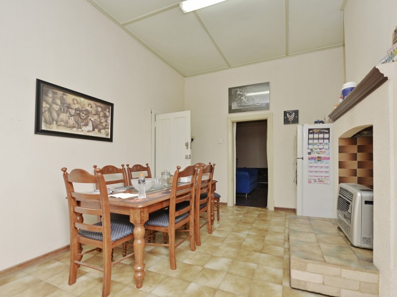 21 Station St, Cannington WA 6107