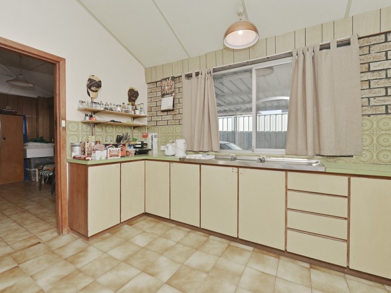 21 Station St, Cannington WA 6107