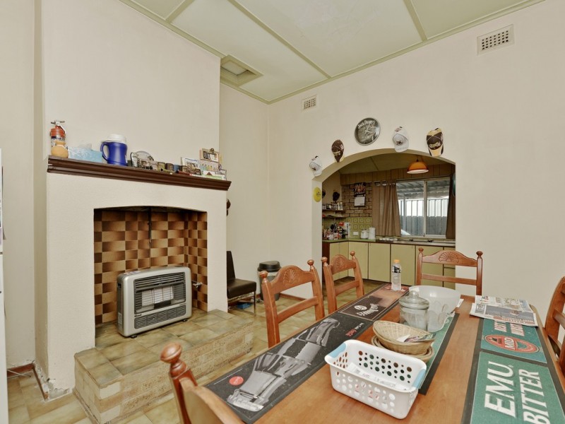 21 Station St, Cannington WA 6107