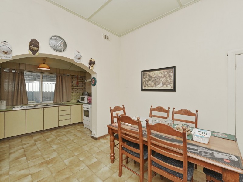 21 Station St, Cannington WA 6107