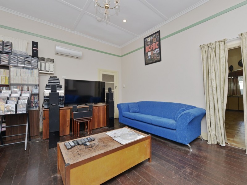 21 Station St, Cannington WA 6107