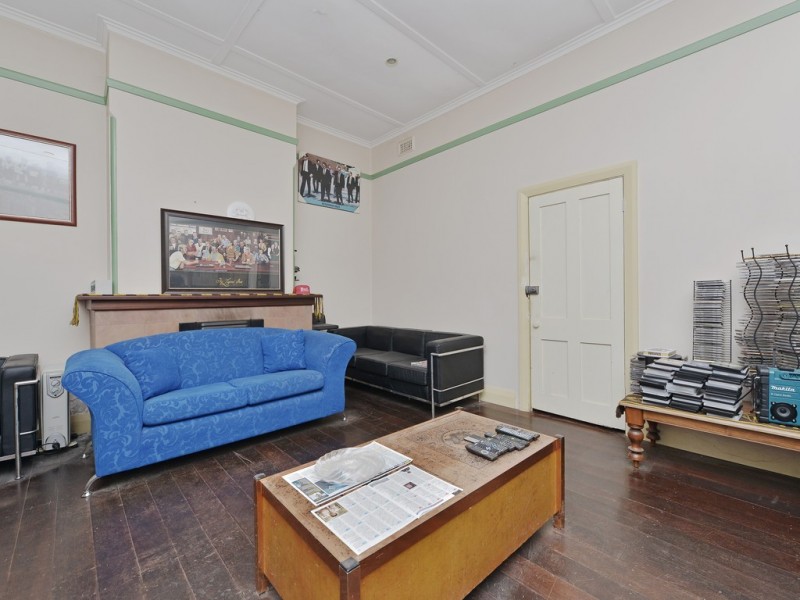 21 Station St, Cannington WA 6107