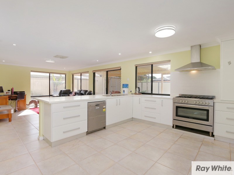 14 Forman Court, Queens Park WA 6107