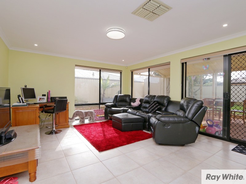 14 Forman Court, Queens Park WA 6107