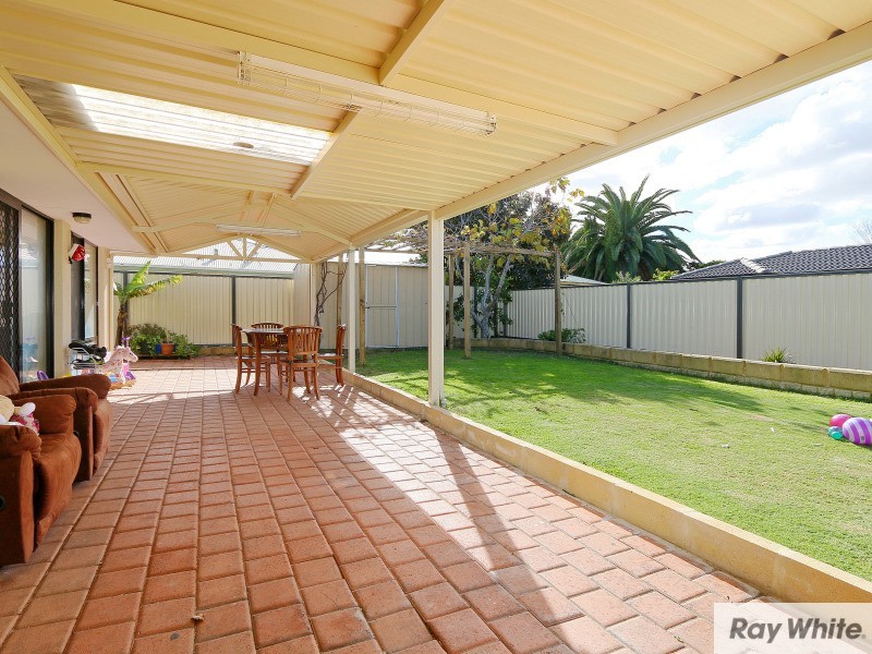 14 Forman Court, Queens Park WA 6107