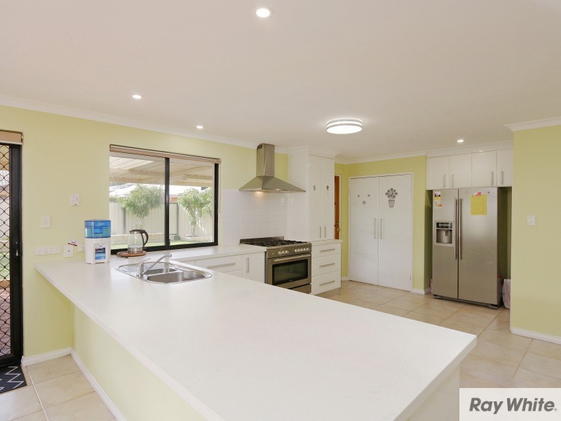 14 Forman Court, Queens Park WA 6107