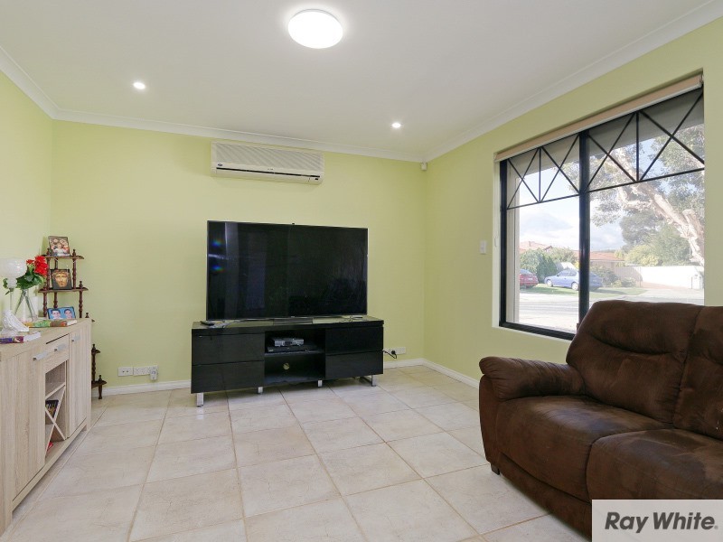 14 Forman Court, Queens Park WA 6107